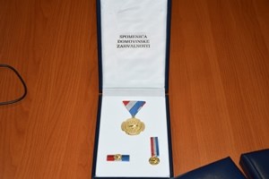 Slika pu_vs/odlikovanja/spomenica 2014/naslovna.jpg